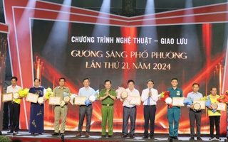 Tôn vinh "Gương sáng phố phường"