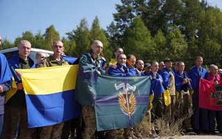 Nga và Ukraine tiến hành đợt trao đổi tù binh lớn