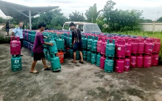 Bắt quả tang kho sang chiết gas trái phép, tạm giữ 2 xe tải