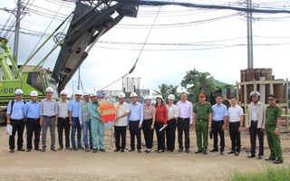 Bình Chánh thăm, động viên các nhà thầu thi công Dự án đường Vành đai 3