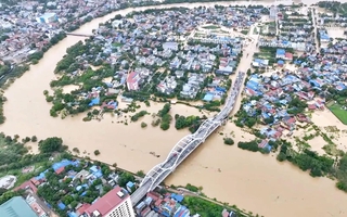 Số người chết và mất tích vì bão lũ và sạt lở đất tăng lên 104 người