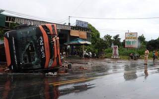 Tạm giữ hình sự tài xế vụ lật xe khách khiến 4 người tử vong