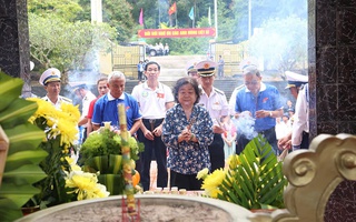 Giữ bình yên biển đảo Tây Nam để người dân vươn khơi