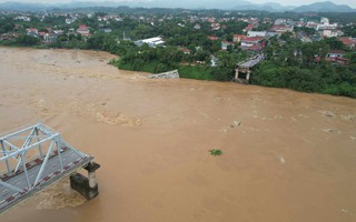 Vì sao cầu Phong Châu bị sập?