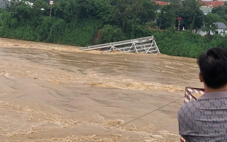 Lũ trên sông Hồng đang lên rất nhanh, có nơi trên mức báo động 3 tới 3,7 m