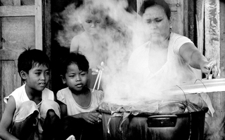 Nơi nào có mẹ, ta về!