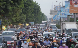 Nguy cơ ùn tắc sân bay Tân Sơn Nhất: Dùng xe buýt đưa khách ra trạm trung chuyển