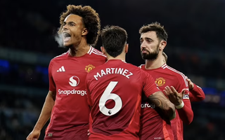 Adidas dọa cắt hợp đồng tài trợ áo đấu 900 triệu bảng với Man United