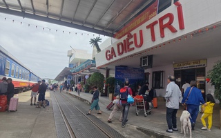 Chuyến "tàu lịch sự", không vội vã ngày cuối năm