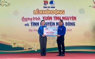 Tặng 500 lá cờ Tổ quốc đến vùng biên Tây Ninh