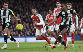 Đánh sập "pháo đài" Emirates, Newcastle rộng cửa vào chung kết League Cup