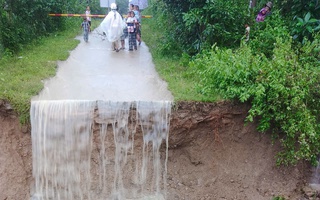 Sập cống liên hợp, nhiều hộ dân bị cô lập