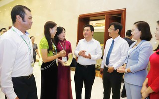Đối thoại với nông dân: Bộ trưởng Bộ Công Thương nhắn nhủ qua thời "rau 2 luống, lợn 2 chuồng"