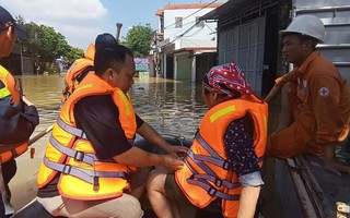 Lũ sông Cầu vượt báo động 3, khẩn cấp di dân