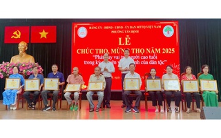 Khi người cao tuổi là niềm tự hào và điểm tựa phố phường