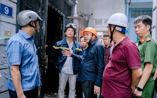 Chủ tịch UBND TP Trần Sỹ Thanh tới hiện trường chỉ đạo khắc phục hậu quả vụ cháy 5 người tử vong