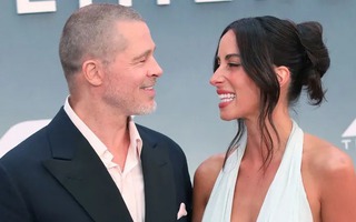 Brad Pitt và tình trẻ dọn về chung nhà