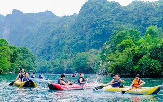 Du khách nườm nượp đến “Vương quốc hang động” Phong Nha - Kẻ Bàng