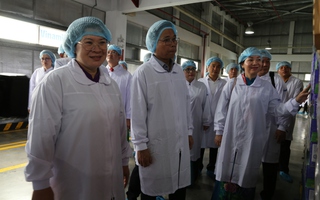 Tổ đại biểu tham dự Đại hội Đại biểu Đảng bộ TP HCM tham quan Nhà máy sữa Vinamilk