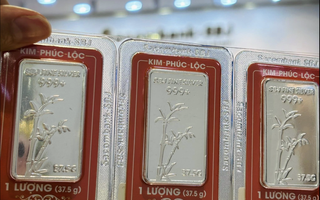 Giá bạc hôm nay 12-10: Phá đỉnh 14 năm, chuyên gia cảnh báo điều bất ngờ