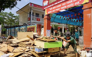 Thủ tướng: Sớm đưa học sinh trở lại trường sau mưa lũ