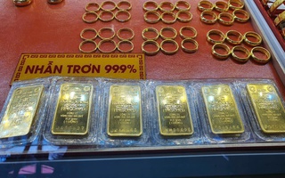 Cuối ngày 13-10, giá vàng miếng SJC và vàng nhẫn tiếp tục tăng mạnh