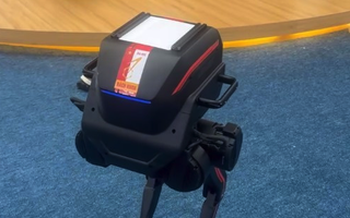 ĐH Bách Khoa Hà Nội nói gì về việc dán logo đè lên Robot Trung Quốc?