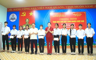 Tiếp sức học sinh vùng cao vượt khó vươn lên