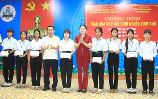 Trao 250 suất học bổng cho học sinh nghèo vượt khó ở Quảng Trị