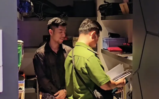 Ca sĩ Lương Bằng Quang bối rối khi mở két sắt của Ngân 98