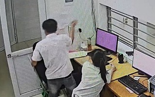 VIDEO: Người đàn ông xông vào phòng cấp cứu đe dọa, đòi hành hung nữ bác sĩ