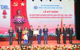 Bệnh viện Hữu nghị Việt Tiệp đón nhận Huân chương Lao động hạng Nhất lần thứ ba