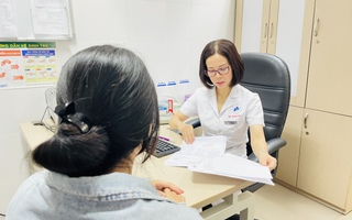 Ngứa khắp người sau mưa lũ, cả nhà phát hiện mắc bệnh ghẻ
