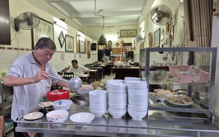 Hơn 50.000 quán cà phê, cửa hàng ăn uống đã đóng cửa: Làm gì để tồn tại?