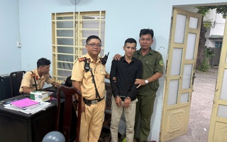 Vừa mua ma túy đá, nam thanh niên bị CSGT 'tóm" trên đường