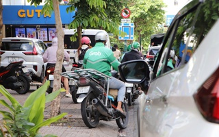 Xe máy leo lề: Cần có giải pháp căn cơ