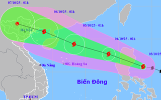 Bão Matmo giật cấp 11 gần vào Biển Đông