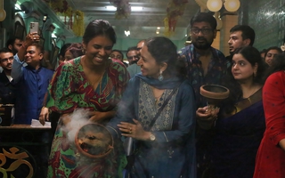 Rộn ràng sắc màu Durga Puja giữa lòng TP HCM
