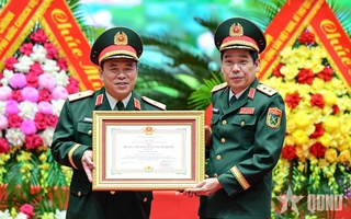 Báo Quân đội nhân dân đón nhận Huân chương Bảo vệ Tổ quốc hạng Ba