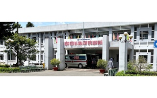 2 vợ chồng đang rửa nhà thì người chồng bất ngờ ngã xuống tử vong