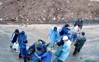 CLIP: Vây bắt đối tượng chở một bao tải chứa ma tuý