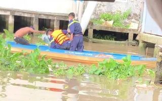 Tìm thấy thi thể con người phụ nữ bán vé số rơi sông