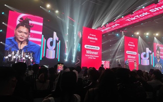 "Chiến thần" Phạm Thoại lên sóng thừa nhận thất bại và rao bán xưởng livestream 1.000 m2