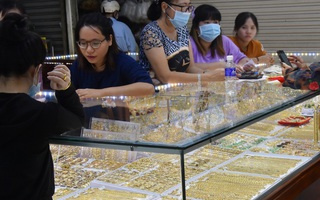 Giá vàng hôm nay 22-10: Vàng trong nước giảm sốc