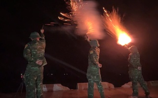 Quảng Ngãi bắn pháo hiệu khẩn cấp lúc rạng sáng, kêu gọi tàu thuyền vào bờ