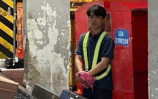 Nhân viên hãng hàng không lục hành lý ký gửi tại sân bay Tân Sơn Nhất, trộm 50 triệu đồng