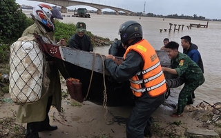 Thủ tướng: Đình hoãn các cuộc họp không cấp bách để ứng phó bão số 12