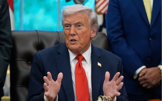 Tổng thống Donald Trump nói về việc yêu cầu "chính phủ Mỹ bồi thường 230 triệu USD"