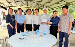 TP HCM chia sẻ, động viên và hỗ trợ gia đình cụ bà 79 tuổi bị nước cuốn trôi