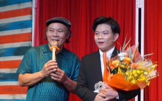 Phương Bình xúc động trong đêm diễn vở "Tiếng hát nửa đêm" do con trai đạo diễn
